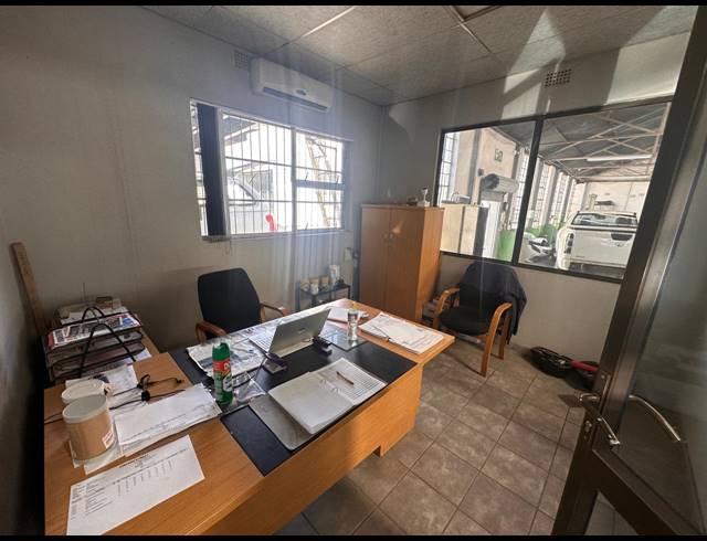 2,230M² INDUSTRIAL YARD FOR SALE IN KEMPTON PARK CENTRAL